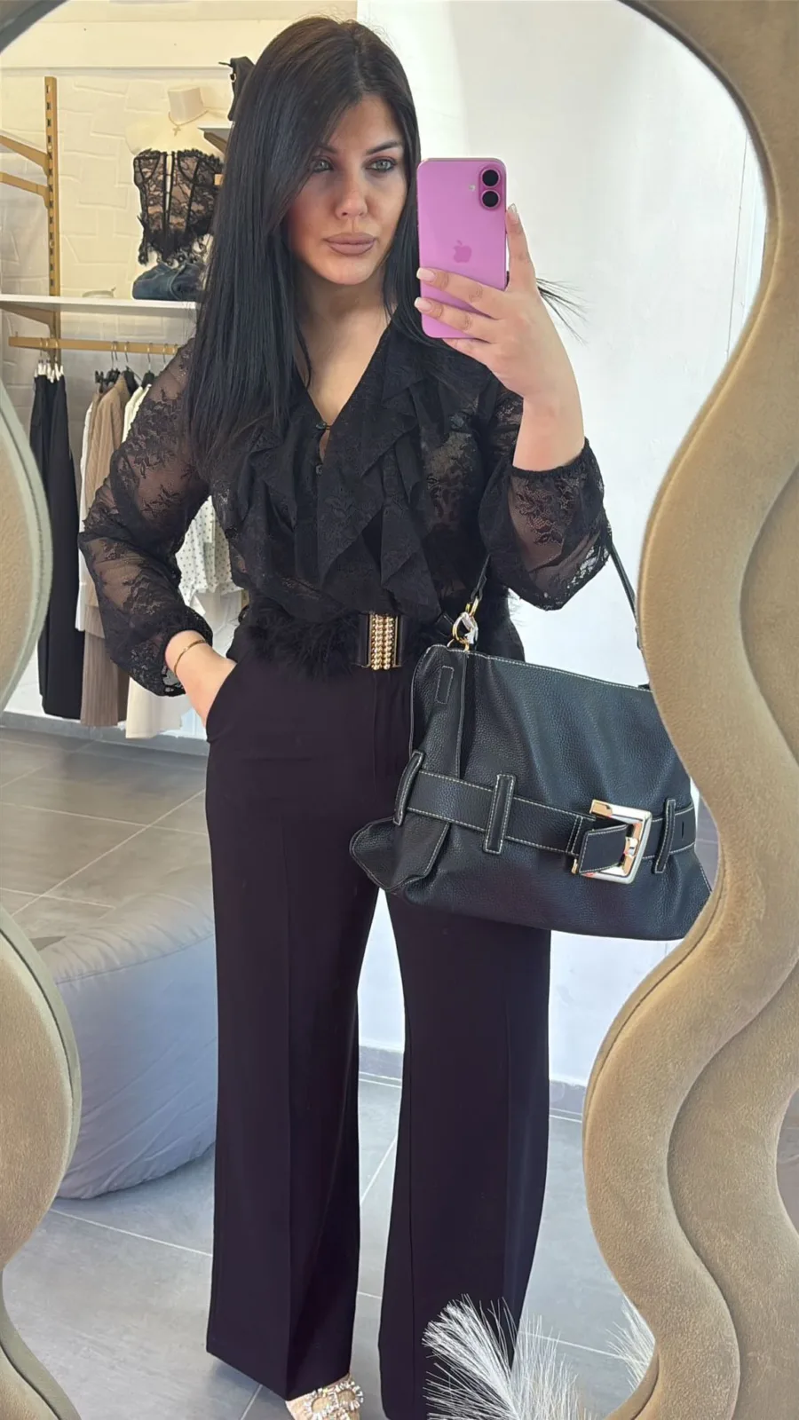 Camicia in pizzo nero con rouches